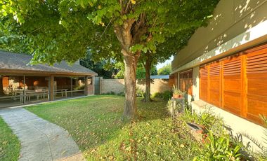 Casa en venta sobre importante lote