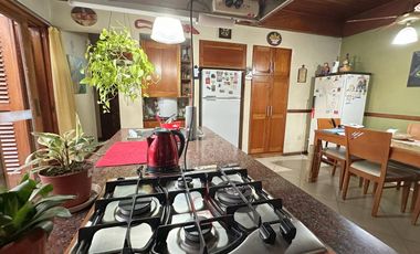 Casa en venta sobre importante lote