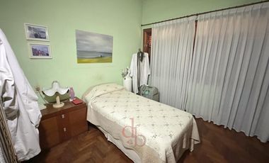 Casa en venta sobre importante lote