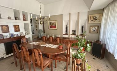 Casa en venta sobre importante lote