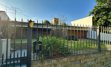 Casa en venta sobre importante lote