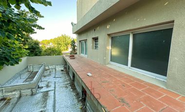 Casa en venta sobre importante lote