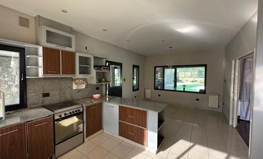 CASA EN VENTA LOS OMBÚES DE HUDSON