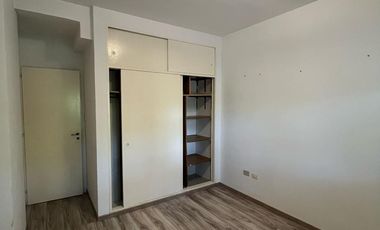 Departamento en  alquiler frente a plaza Flores