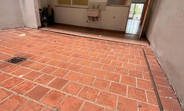Departamento en  alquiler frente a plaza Flores