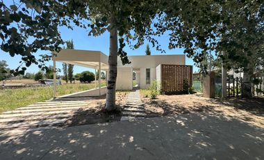 VENTA - Casa de 2 dormitorios. Pinares del Sur.
