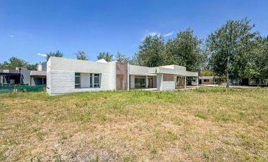 VENTA - Casa de 2 dormitorios. Pinares del Sur.