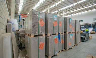 Bodega industrial en venta a un lado del Aeropuerto