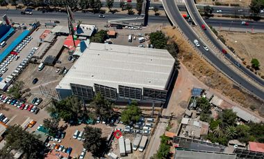 Bodega industrial en venta a un lado del Aeropuerto