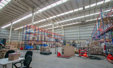 Bodega industrial en venta a un lado del Aeropuerto