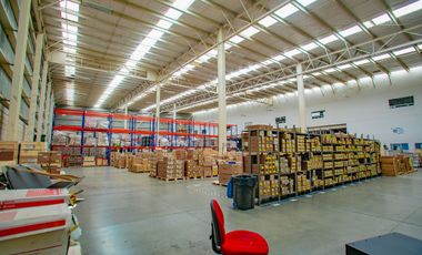 Bodega industrial en venta a un lado del Aeropuerto