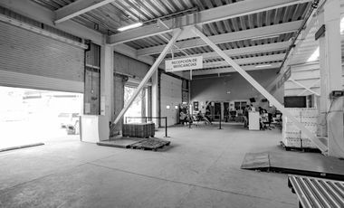 Bodega industrial en venta a un lado del Aeropuerto