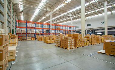 Bodega industrial en venta a un lado del Aeropuerto