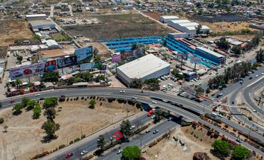 Bodega industrial en venta a un lado del Aeropuerto