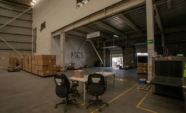 Bodega industrial en venta a un lado del Aeropuerto
