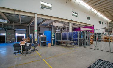 Bodega industrial en venta a un lado del Aeropuerto