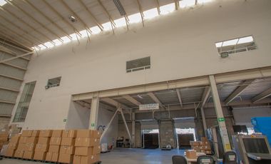 Bodega industrial en venta a un lado del Aeropuerto