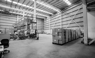 Bodega industrial en venta a un lado del Aeropuerto