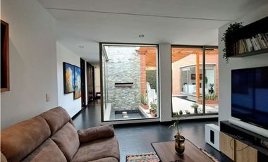 SE VENDE CASA EN CAJICA