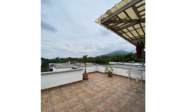 SE VENDE PENTHOUSE MODERNO EN EXCELENTE UBICACION!!