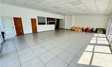 Vendemos hermosa propiedad en calle Blas Parera.