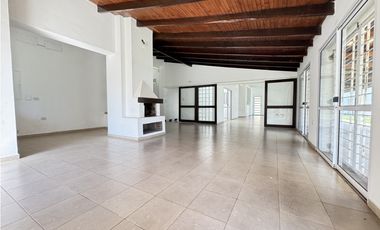 Vendemos hermosa propiedad en calle Blas Parera.