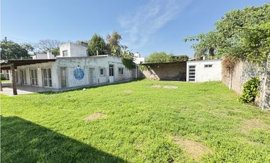 Vendemos hermosa propiedad en calle Blas Parera.