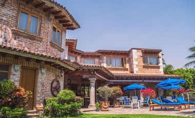 RESIDENCIA EN EXCLUSIVO FRACCIONAMIENTO