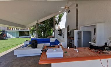 SE VENDE AMUEBLADA Y EQUIPADA!