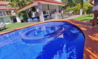 SE VENDE AMUEBLADA Y EQUIPADA!
