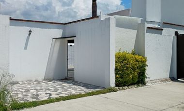 Comoda casa en un nivel con vigilancia en Lomas de Cortes Cuernavaca Morelos