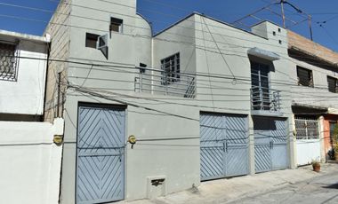 Casa con 4 habitaciones en Fraccionamiento con vigilancia en Lomas Palmira Jiutepec Morelos