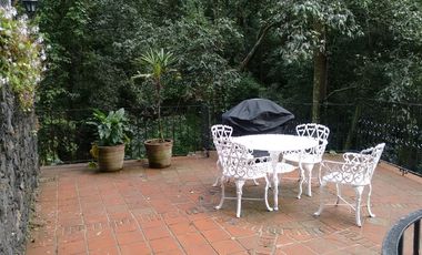 PROPIEDAD EN COLONIA DEL BOSQUE EN CUERNAVACA MORELOS CON JARDÍN PRIVADO Y VIGILANCIA