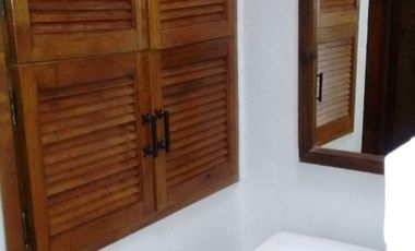 PROPIEDAD EN COLONIA DEL BOSQUE EN CUERNAVACA MORELOS CON JARDÍN PRIVADO Y VIGILANCIA