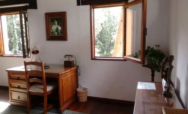 PROPIEDAD EN COLONIA DEL BOSQUE EN CUERNAVACA MORELOS CON JARDÍN PRIVADO Y VIGILANCIA