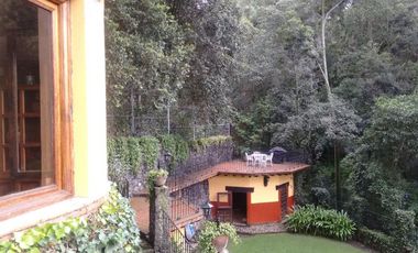 PROPIEDAD EN COLONIA DEL BOSQUE EN CUERNAVACA MORELOS CON JARDÍN PRIVADO Y VIGILANCIA