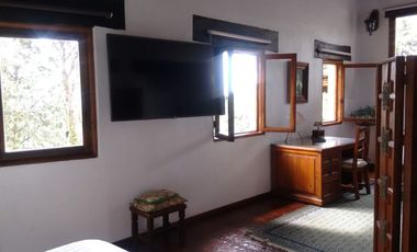 PROPIEDAD EN COLONIA DEL BOSQUE EN CUERNAVACA MORELOS CON JARDÍN PRIVADO Y VIGILANCIA