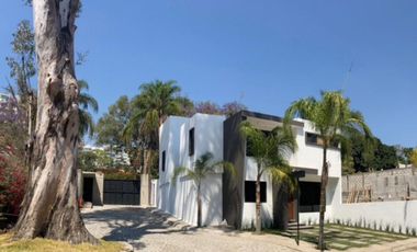 CASA NUEVA EN LOMAS DE LA SELVA CON SEGURIDAD, 4 HABITACIONES UNA EN PB, ALBERCA