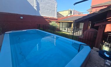 Excelente Casa 4 amb, Jardin,quincho, coch, Lanús.