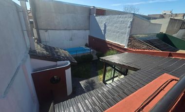 Excelente Casa 4 amb, Jardin,quincho, coch, Lanús.