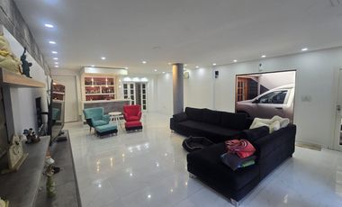Excelente Casa 4 amb, Jardin,quincho, coch, Lanús.