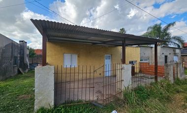 CASA 2 DORMITORIOS COCHERA Y PATIO en SANTO TOMÉ