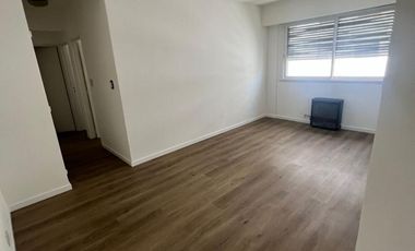 Vendo. Departamento frente estación Temperley. 14deJulio 10. De 3amb, muy buen estado. Apto Crédito. Urgente