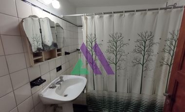 Casa 4 ambientes con patio y garaje