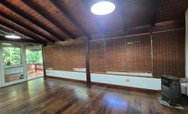 EXCLUSIVA CASA EN VENTA SOBRE CALLE BRASIL A PASOS DE LA COSTANERA DE LA CIUDAD.-