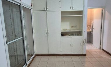 EXCLUSIVA CASA EN VENTA SOBRE CALLE BRASIL A PASOS DE LA COSTANERA DE LA CIUDAD.-