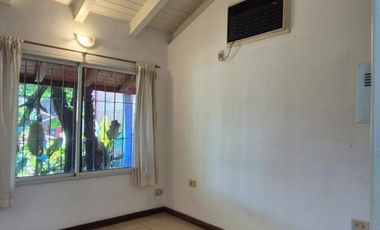 EXCLUSIVA CASA EN VENTA SOBRE CALLE BRASIL A PASOS DE LA COSTANERA DE LA CIUDAD.-