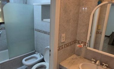 EXCLUSIVA CASA EN VENTA SOBRE CALLE BRASIL A PASOS DE LA COSTANERA DE LA CIUDAD.-