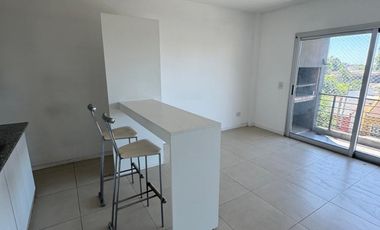 DEPARTAMENTO DE 2 AMBIENTES C COCHERA EN BANFIELD.