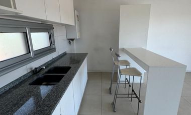 DEPARTAMENTO DE 2 AMBIENTES C COCHERA EN BANFIELD.